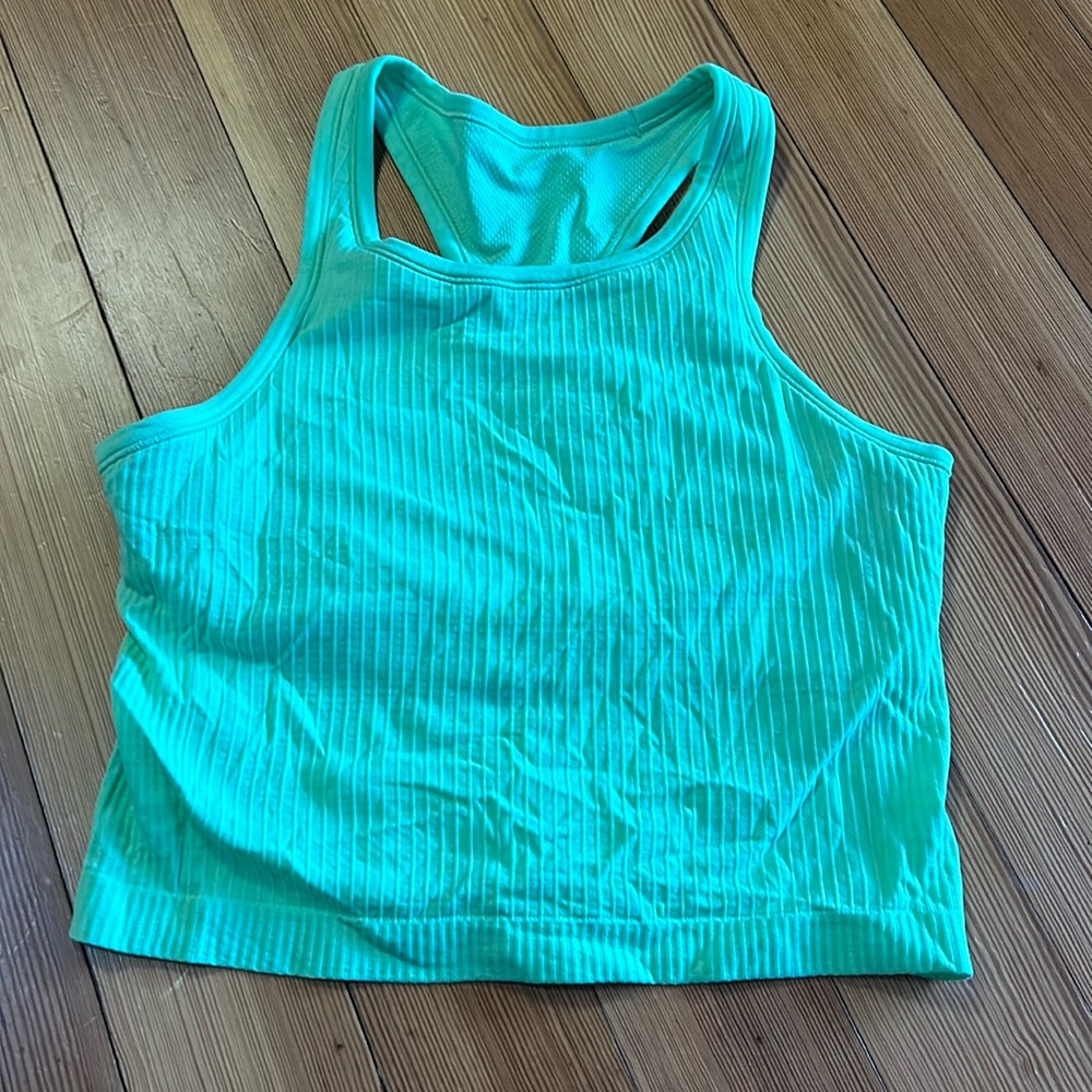 Lululemon high neck cropped ebb to street tank size 6